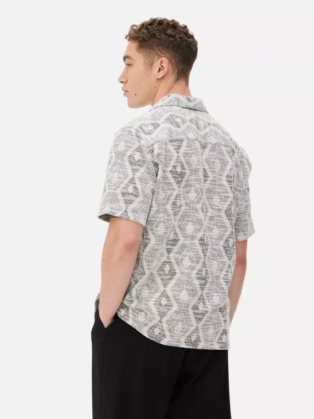 Primark Koszule<Koszula zapinana na guziki z geometrycznym wzorem