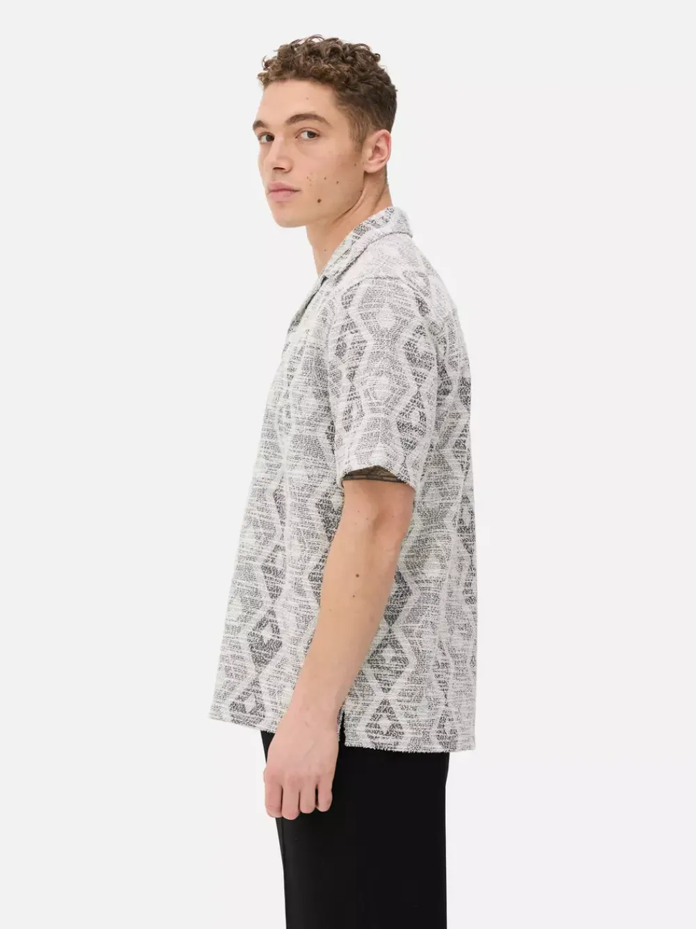 Primark Koszule<Koszula zapinana na guziki z geometrycznym wzorem