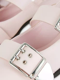Primark Płaskie Buty<Płaskie spiczaste baleriny z paskiem z oczkami