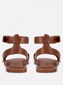 Primark Sandały<Asymetryczne sandały ze sztucznej skóry z ćwiekami
