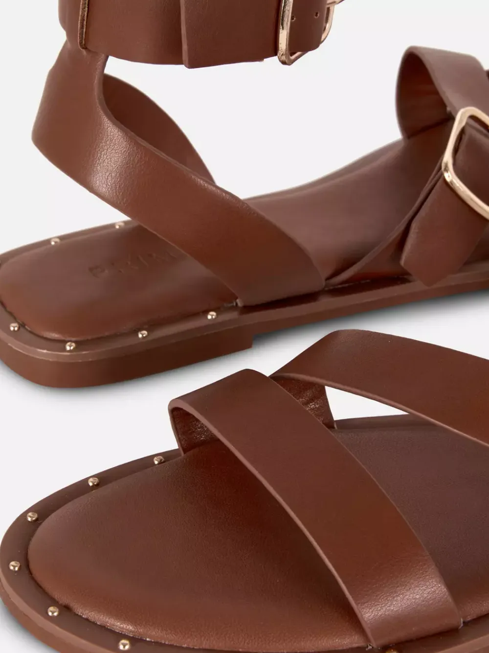Primark Sandały<Asymetryczne sandały ze sztucznej skóry z ćwiekami