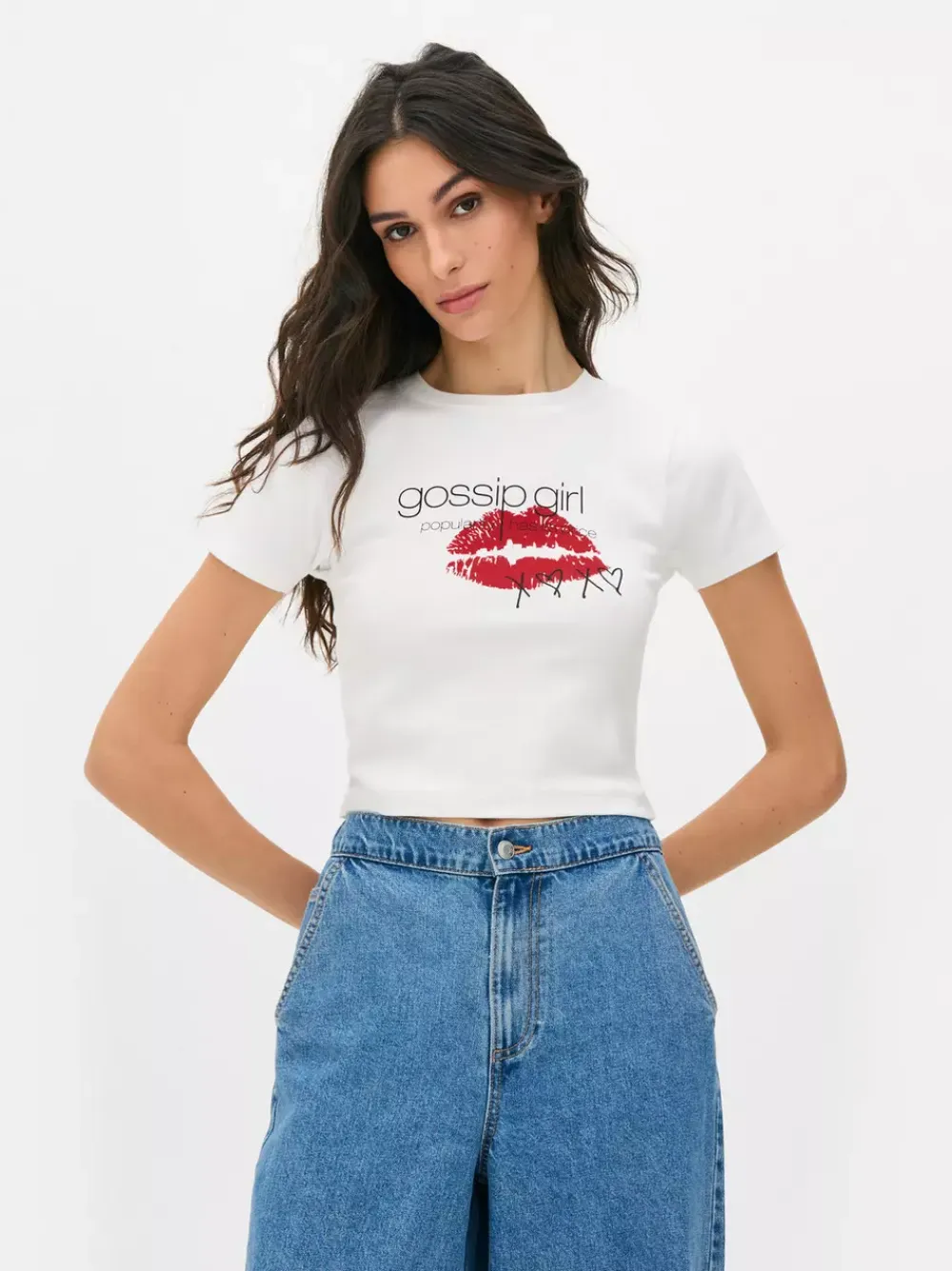 Primark Topy I T-Shirty<Krótki T-shirt z logo serialu Plotkara
