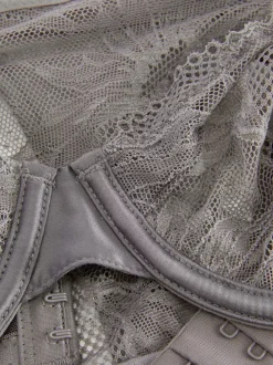 Damskie Primark Komplety Bielizny Damskiej<Miękki stanik i stringi z kwiatowym haftem, zestaw