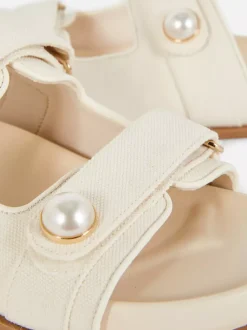 Primark Sandały<Płaskie sandały z perełkami
