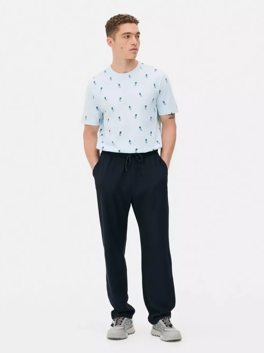 Primark Topy I T-Shirty<T-shirt z krótkim rękawem w drobne ananasy