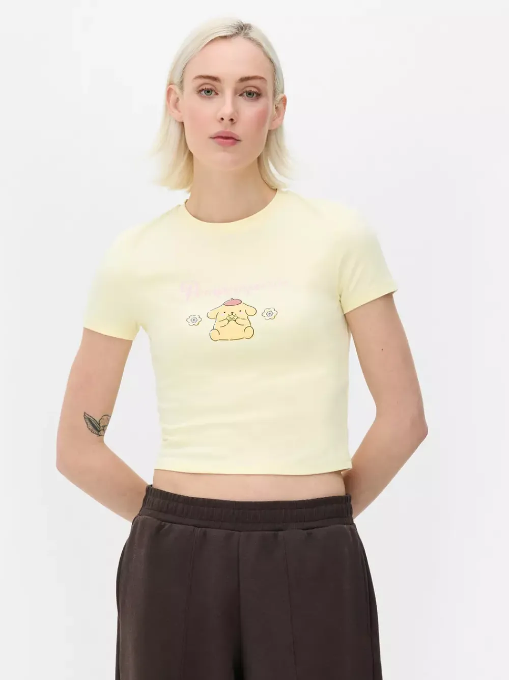 Primark Topy I T-Shirty<T-shirt z postacią Pompompurina z Hello Kitty